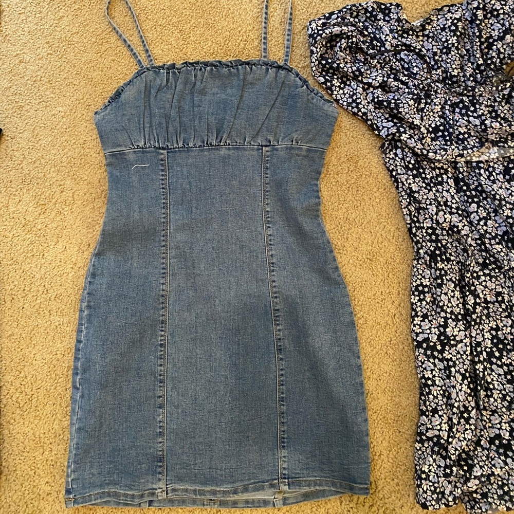 DRESSES